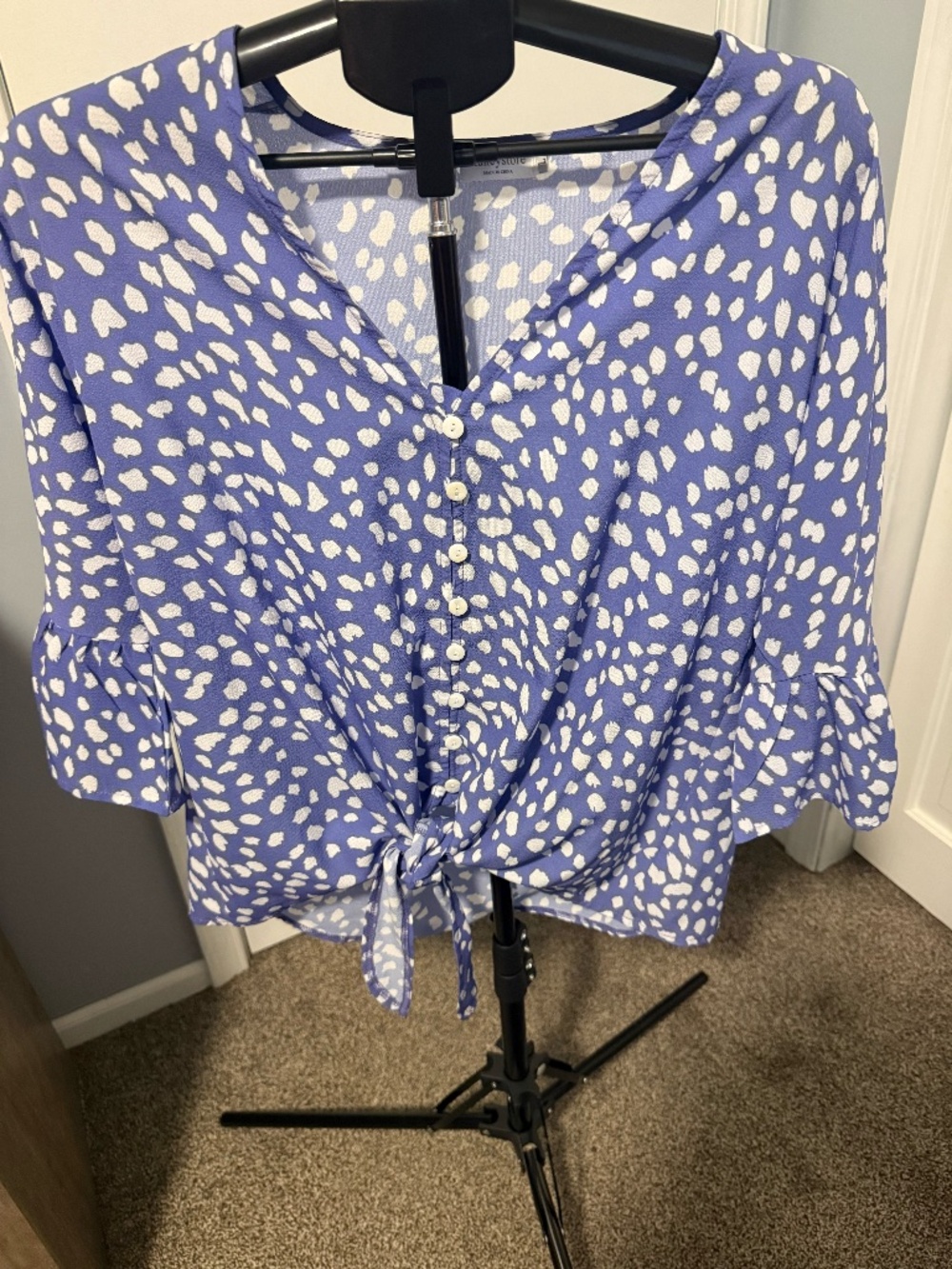 Kancystore Blue & White Spotty / Abstract Print Tie-Front Blouse